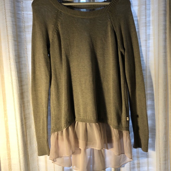 American Eagle Sweater with Layered Bottom - Picture 4 of 4